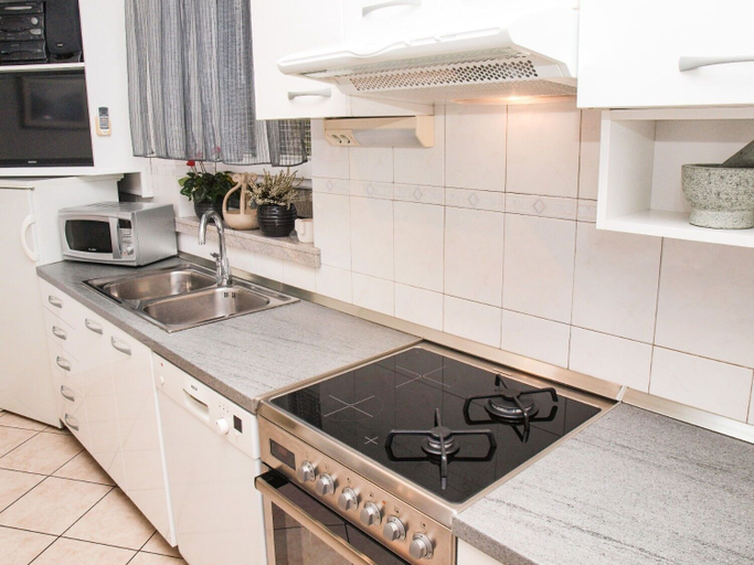 Others 5, Apartment Vrilo, Postira