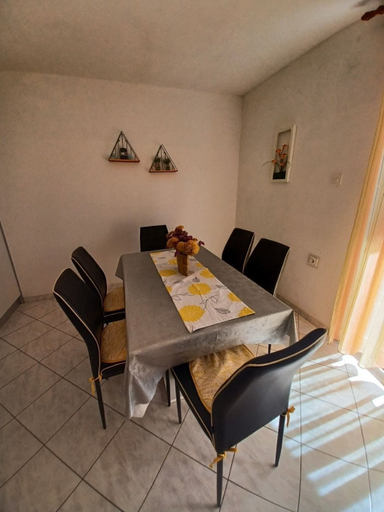 Others 5, Apartment Marijica, Okrug