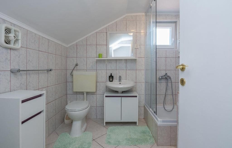 Bathroom 5, House Bonaca, Zemunik Donji
