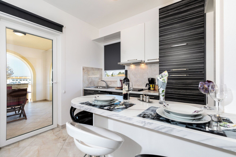Private kitchen 5, Apartments Lili, Punat