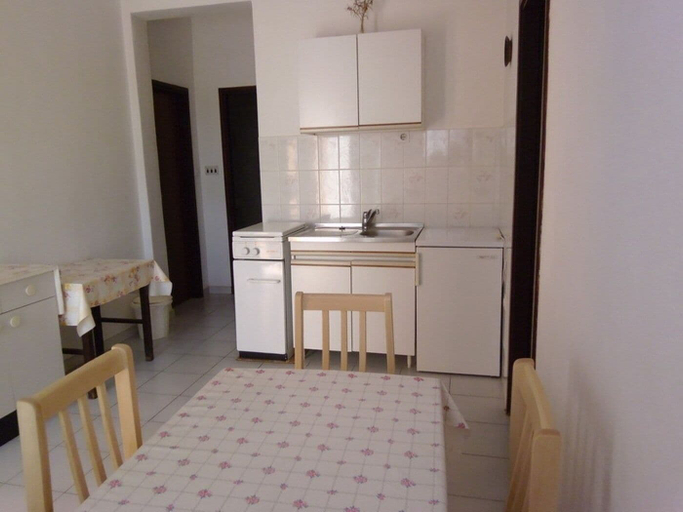 Others 5, Apartments Ivan, Pag