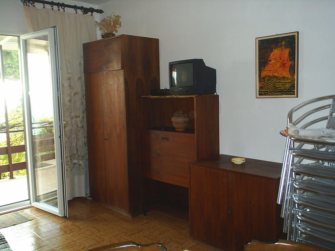 Others 4, Apartment Kate, Okrug