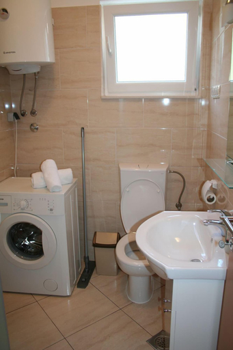 Bathroom 5, Apartments Central, Okrug