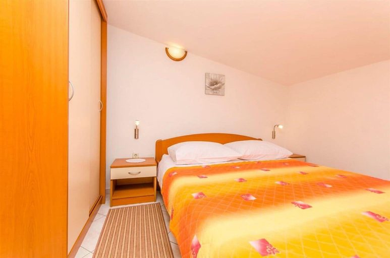 Bedroom 2, Apartments Adriatic, Ražanac