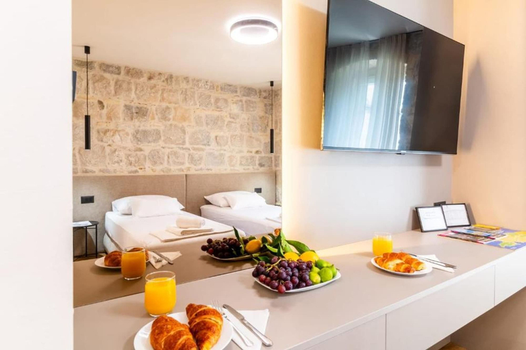 Food & Drinks 5, Apartments Centre In Stone House, Split
