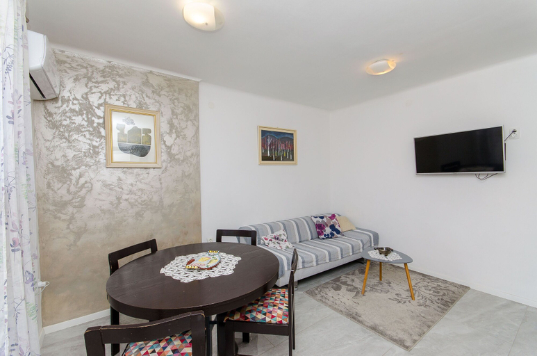 Others 5, Apartment Sun City, Split