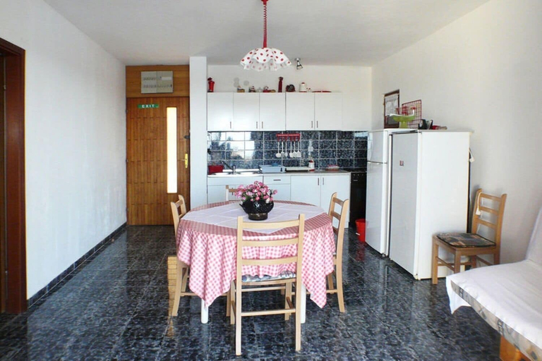 Others 5, Apartments Mari, Blato