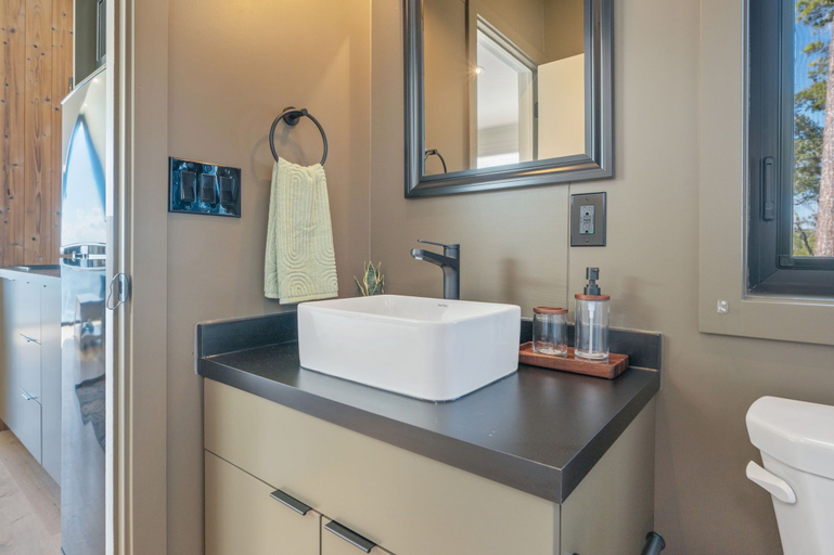 Bathroom 2, Waterfront A-Frame Panoramic Sunset Views, Okaloosa