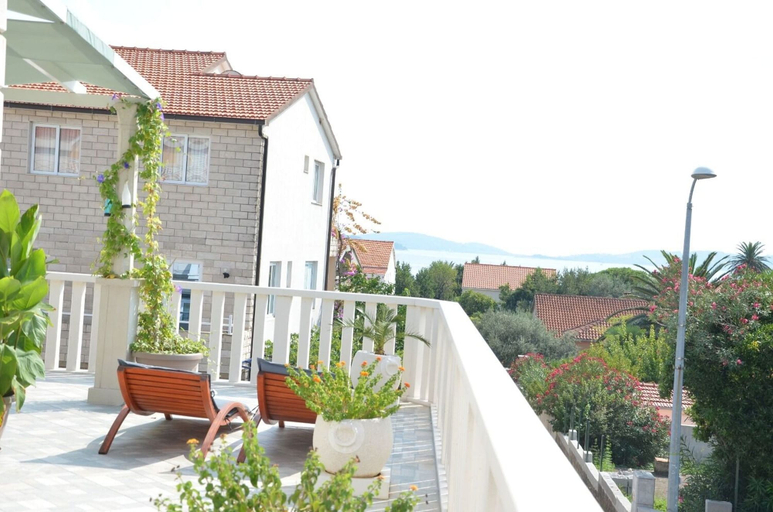 Terrace/patio 3, Apartments Dami, Orebić
