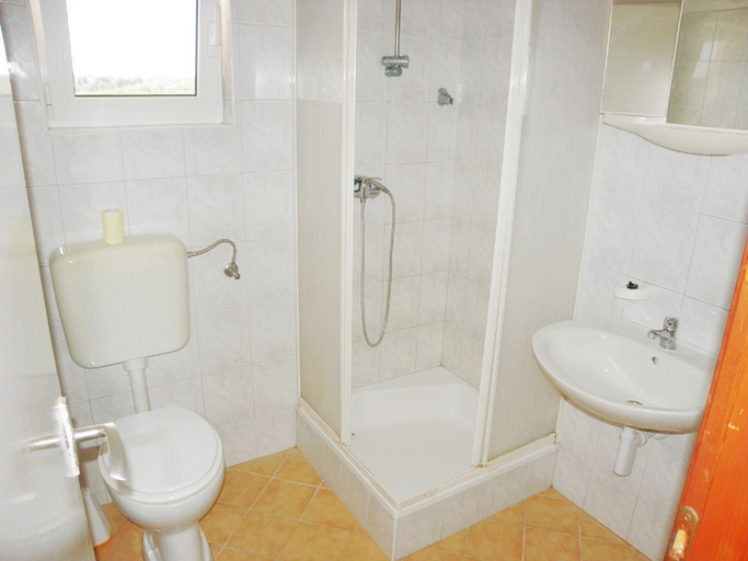 Bathroom 3, Apartments Vink, Vir