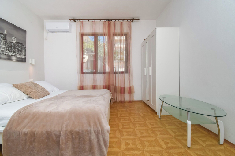 Room 5, Apartments Pera, Marina