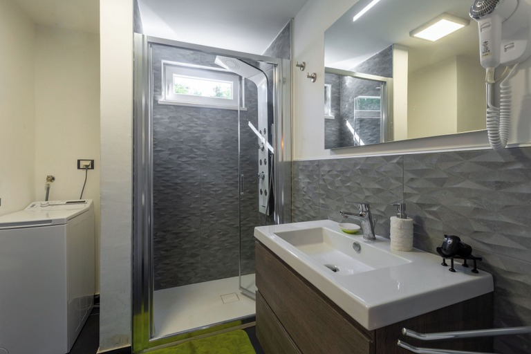 Bathroom 4, Apartments Cetri Hrasta, Pićan