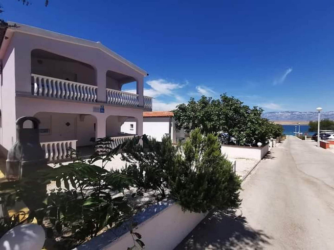 Exterior, Apartment Island of Love, Vir