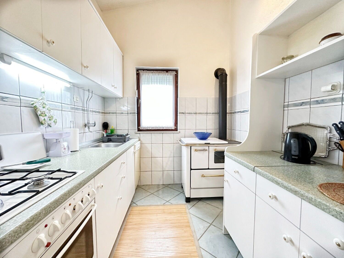 Private kitchen 4, House Tamy - With Jacuzzi, Omiš