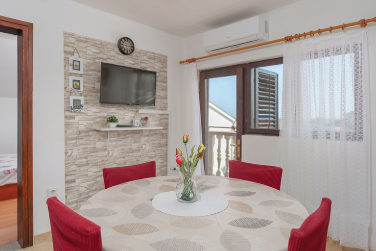 Others 5, Apartments Darko, Vir