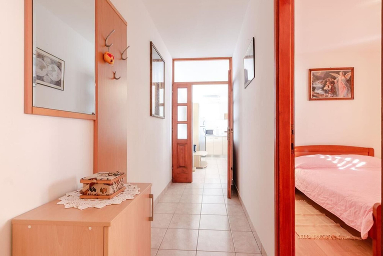 Hallway 2, House Ivana, Blato