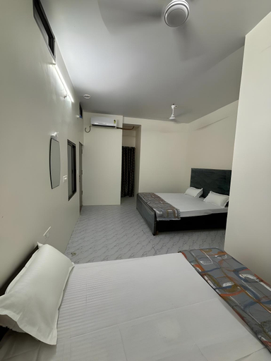 Bedroom 2, Pipewalas house, Varanasi