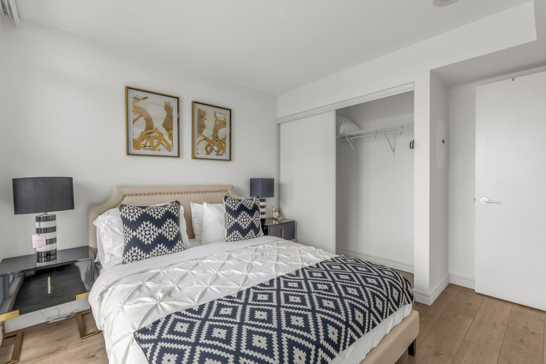 Room 2, Toronto Harbour Suites, Toronto