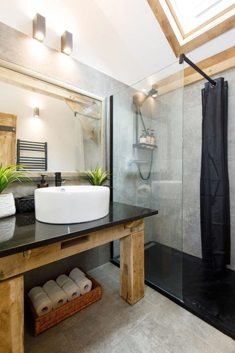 Bathroom 3, Rural Lodge Retreat With Hot Tub, West Sussex