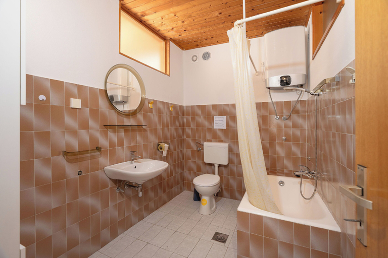 Bathroom 4, Apartments Krneta, Novalja