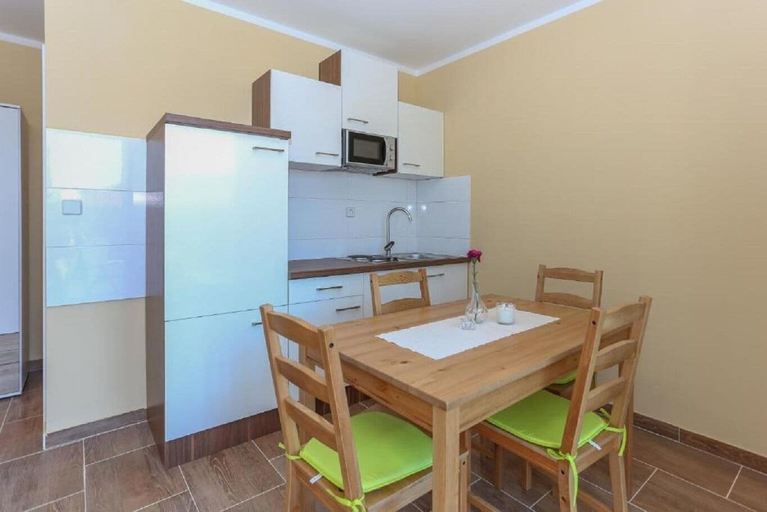 Others 4, Apartments Slavko With Terrace, Kaštela