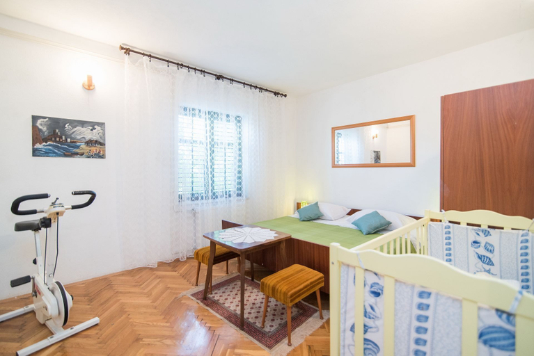 Others 5, Apartment Damir, Postira