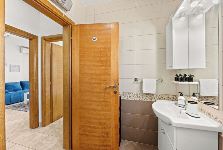Bathroom 4, Apartments Rondine, Brtonigla