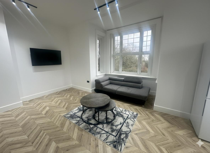 4, Dippen Hall Signature Apartment - Minutes From LGW, Surrey