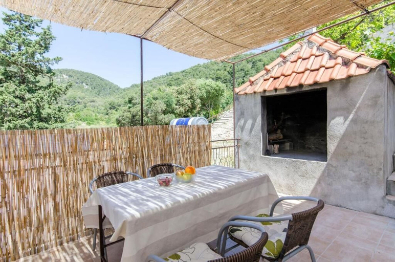 Others 4, House Vatromir, Sućuraj