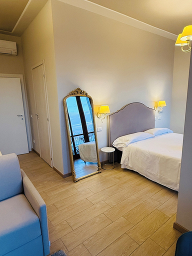 Bedroom 4, La Boutique by Rjgal, Florence