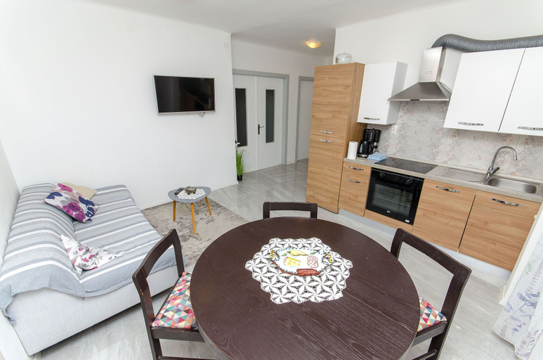 Others 4, Apartment Sun City, Split