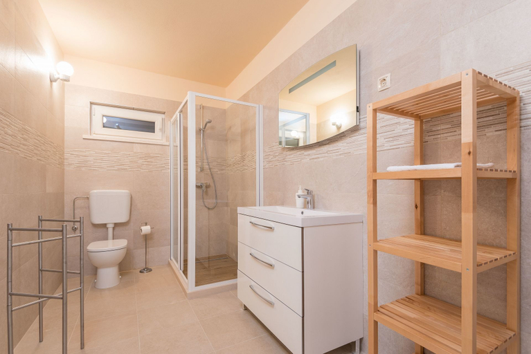 Bathroom 3, House Sandra, Lumbarda
