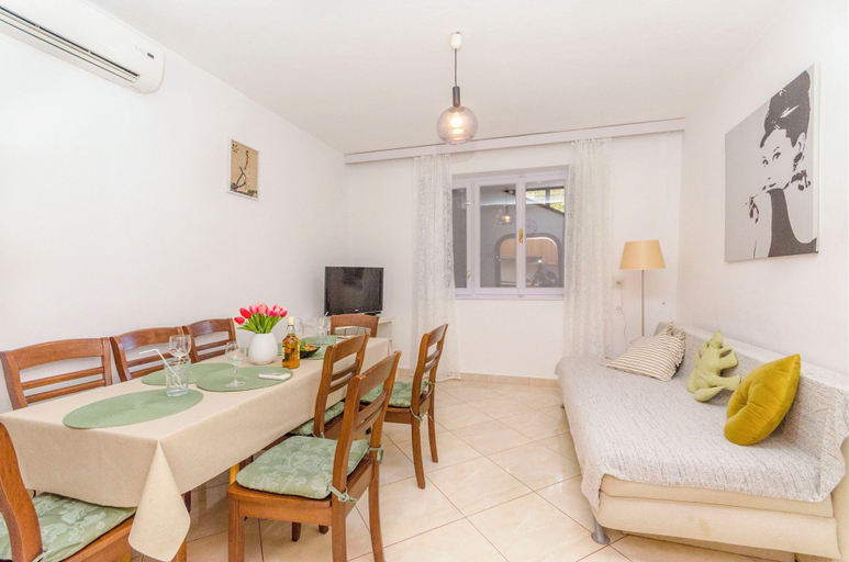 Others 4, Apartments Natasa, Podgora