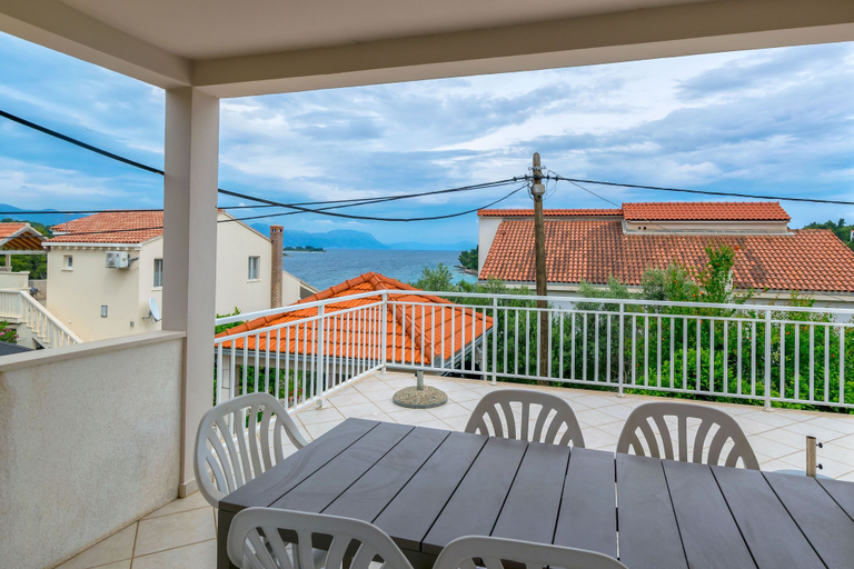 Others 5, Apartments Dado, Lumbarda