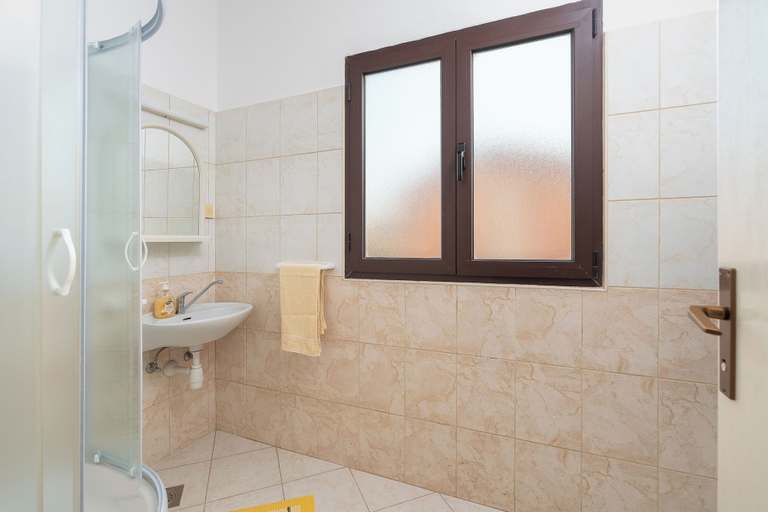 Bathroom 4, Apartments Ivo, Pag