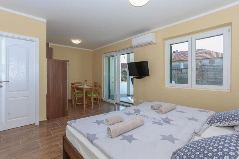 Bedroom 2, Apartments Slavko With Terrace, Kaštela