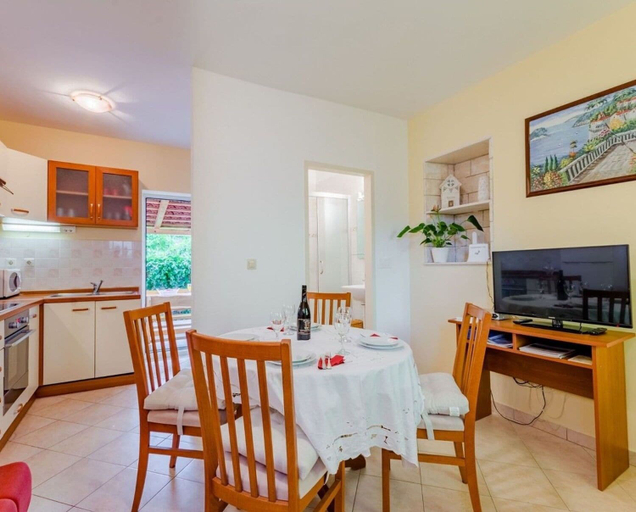 Dining 4, House Dinko, Marina