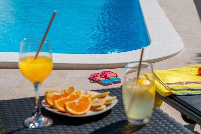 Food & Drinks 5, Apartments Lux 3, Marina