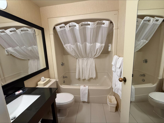 Bathroom 5, Comfort Inn Baie-Comeau, Manicouagan