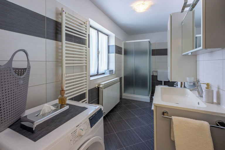 Bathroom 3, House Forest Paradise, Barban