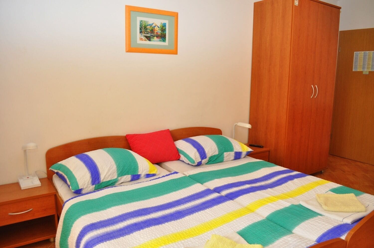 Bedroom 2, Apartments Ivi, Makarska