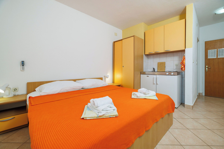 Private kitchen 5, Apartments Tasa, Karlobag