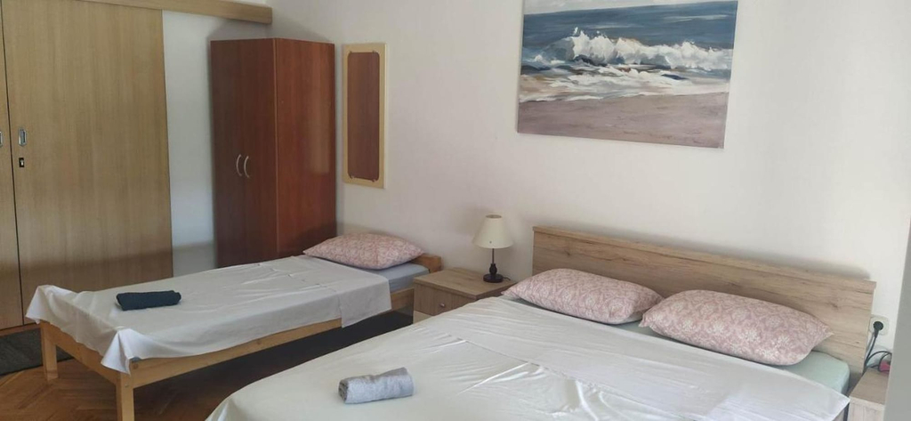 Room 2, Apartment Kamen, Split