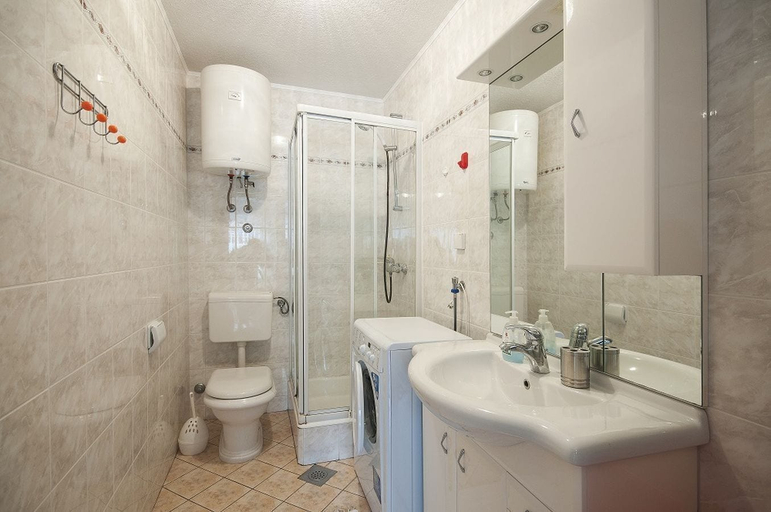 Bathroom 3, Apartments Marica, Pula