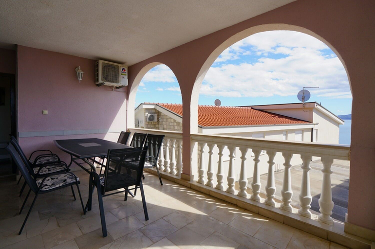 Others 5, Apartment Lile, Omiš