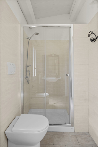 Bathroom 4, Villa Felicia, Syracuse