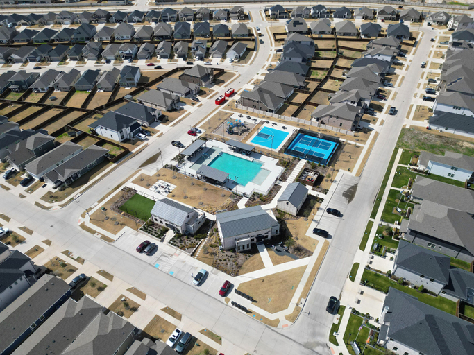 Exterior 2, 4Bed Luxury Getaway with Pool Table Lake, Collin