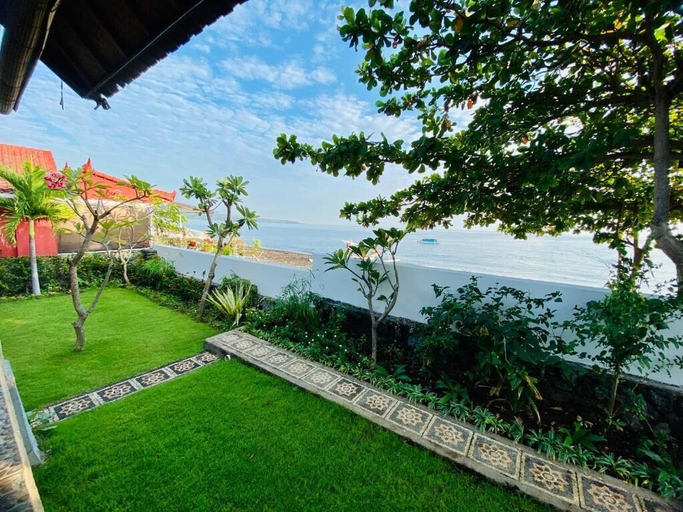 Property grounds 2, Solaluna Beach Homestay, Karangasem