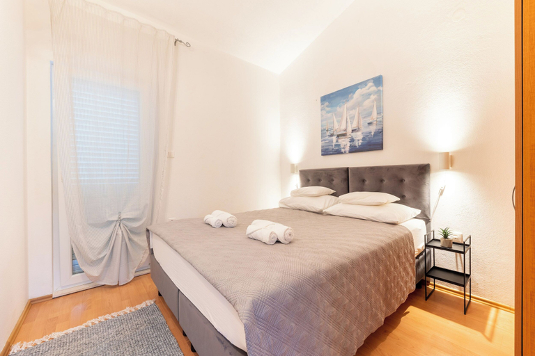 Room 4, House Edvard, Prgomet