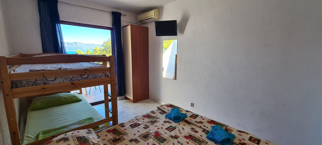 Room 3, Apartments On the Beach, Sućuraj